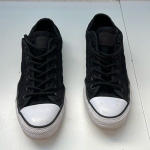 Black low top converse